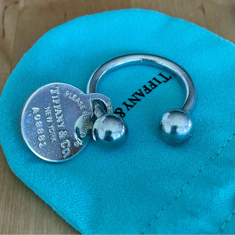 Tiffany and Co. Hardwear ball key chain.